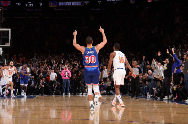  库里单场命中10记三分创赛季新高纪录  